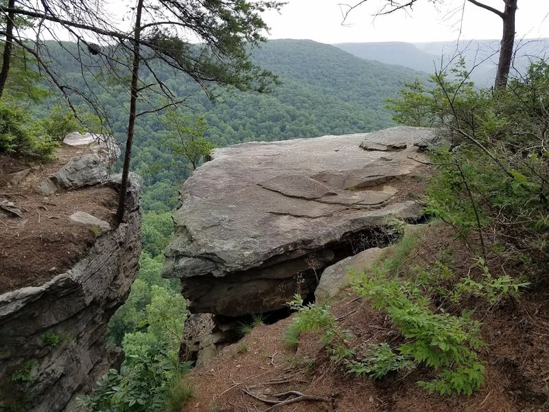 Waterfalls, Cliffs, and Hidden Corners of the Plateau