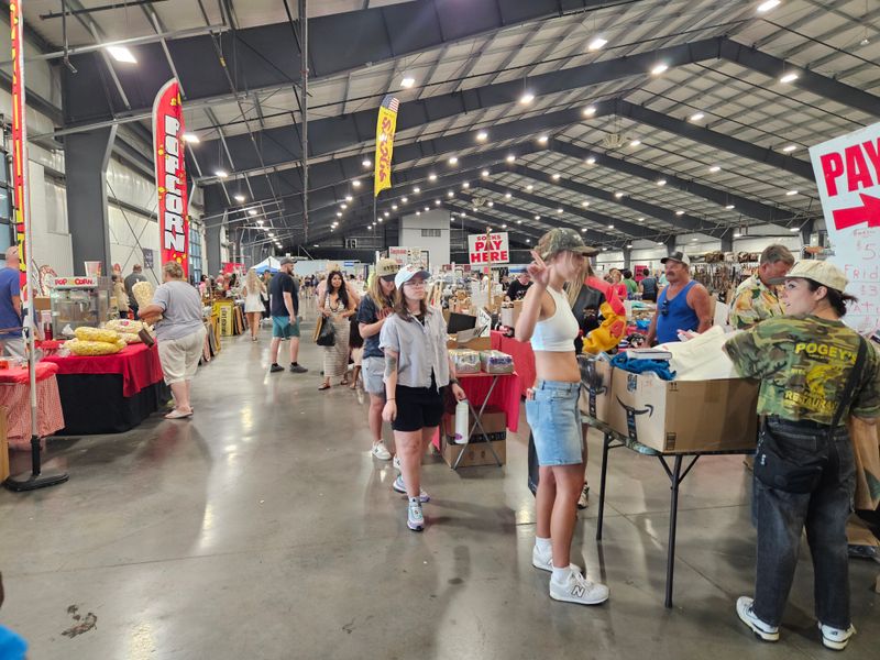 Food Breaks and Crowd Flow