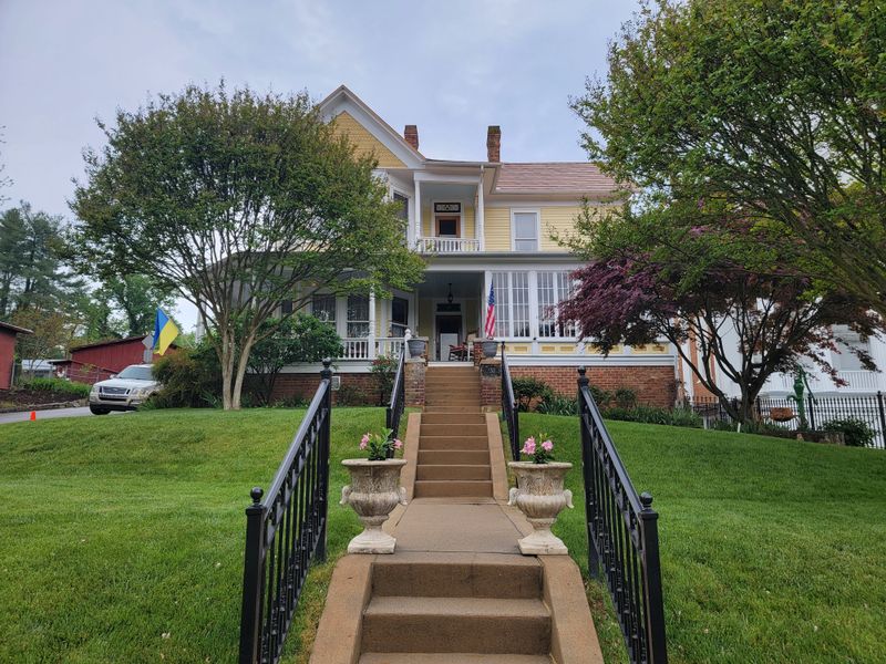 Charming Homes and Neighborhoods