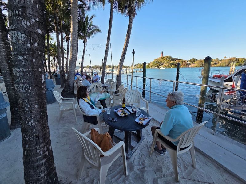 Square Grouper Tiki Bar (Jupiter)