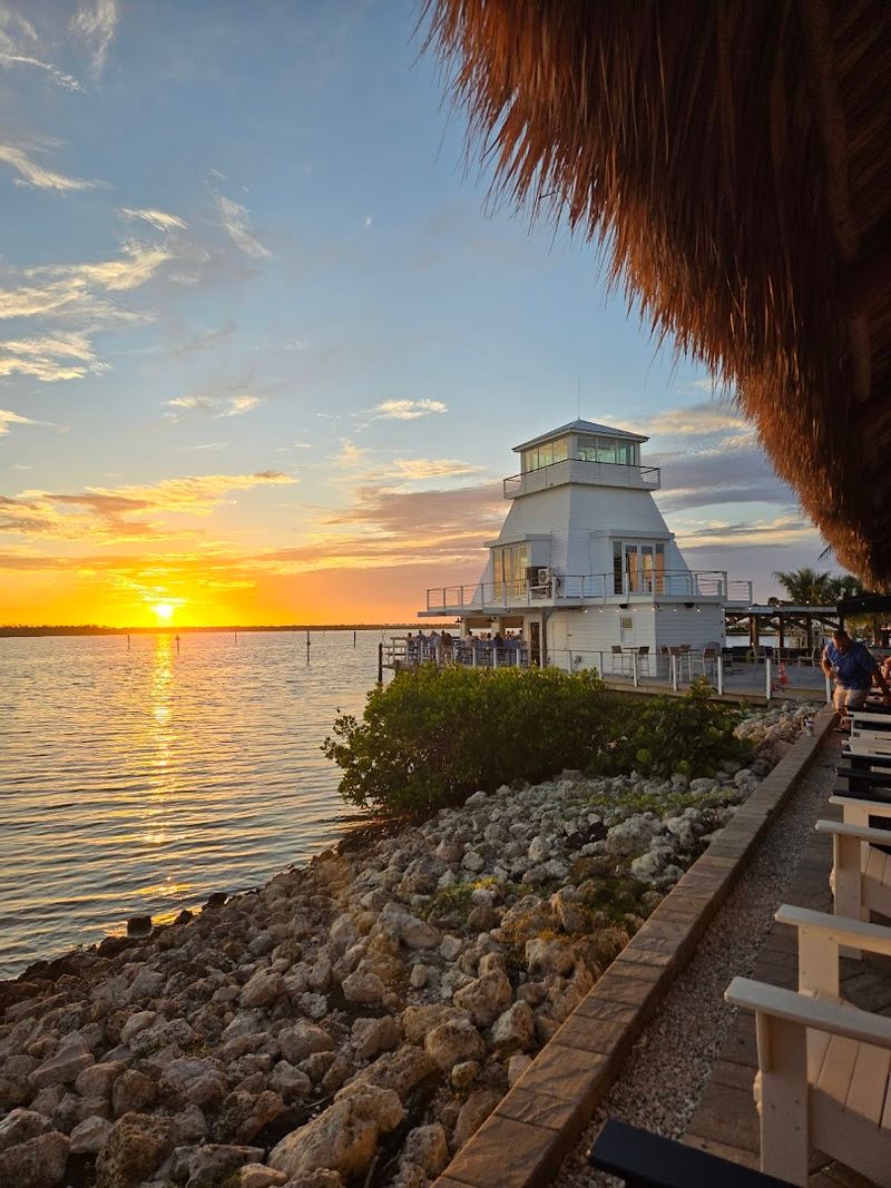 Lighthouse Grill & Tiki Bar (Englewood)