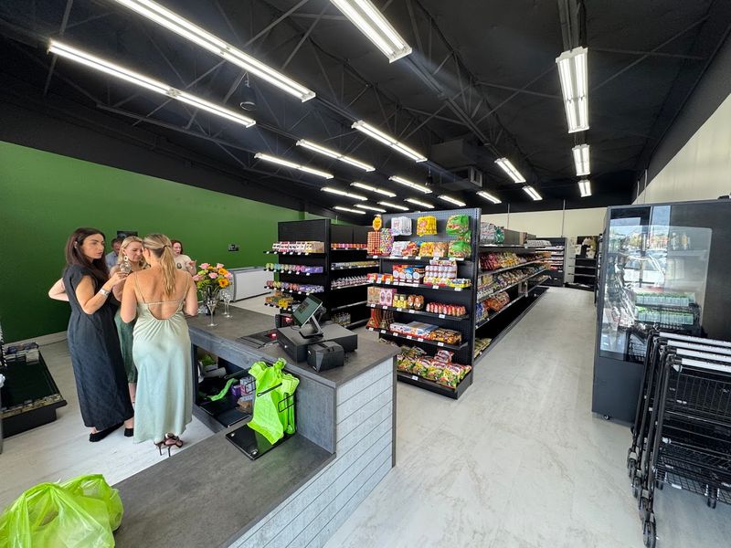 Warm Personal Service From Knowledgeable Owners