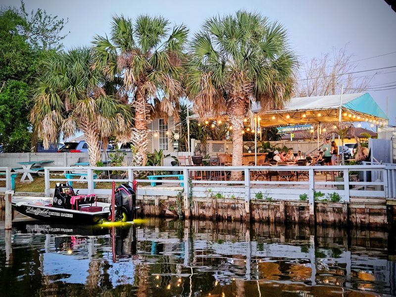 A Lake Bar With Seventy Years of Stories