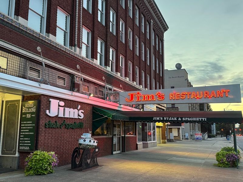 Jim&rsquo;s Steak & Spaghetti House (Huntington)