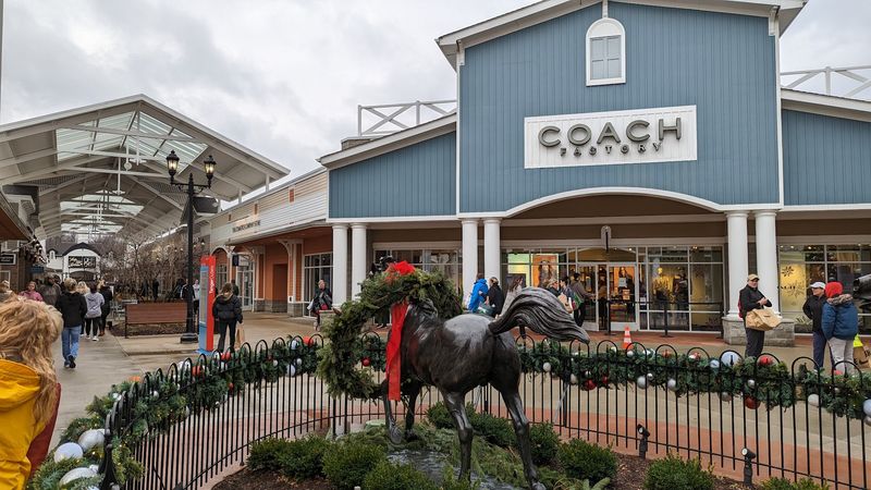 Tanger Outlets Pittsburgh (Washington)