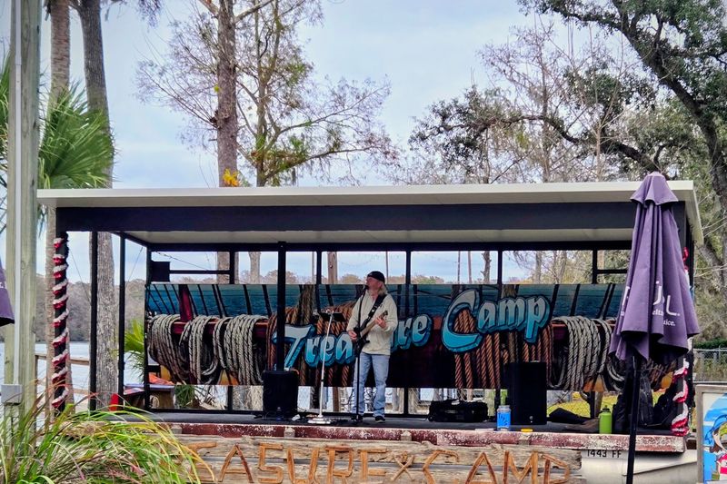 Live Music and Full Outdoor Bar Create Weekend Magic