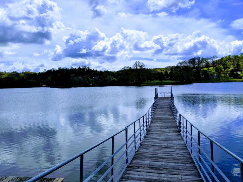 Watts Bar Lake Access and Waterfront Leisure