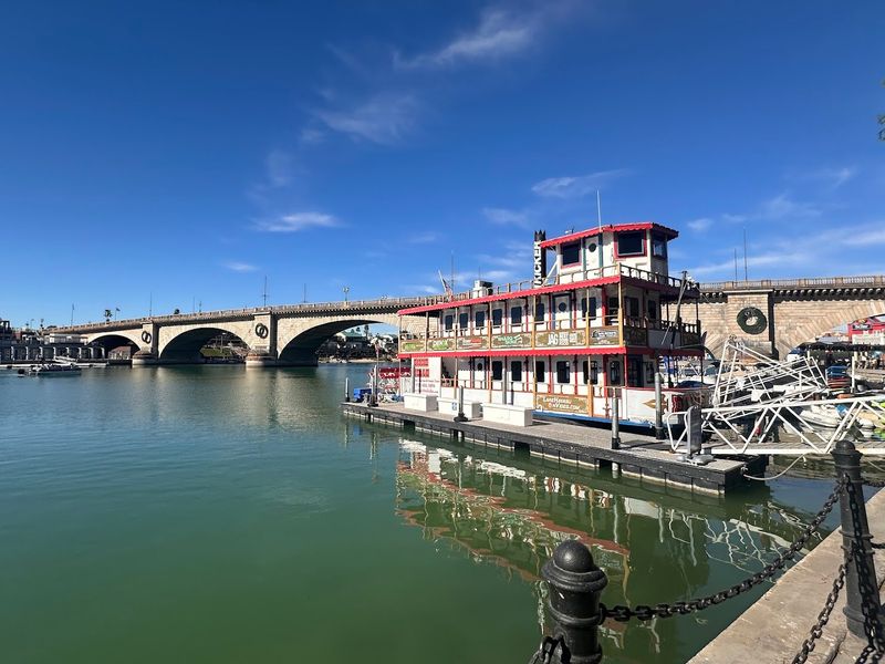 Waterfront Views and Relaxed Strolling