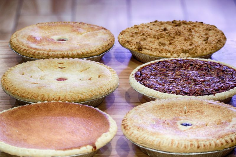 People Travel From All Over Florida For The Homemade Pies At This Humble Amish Restaurant