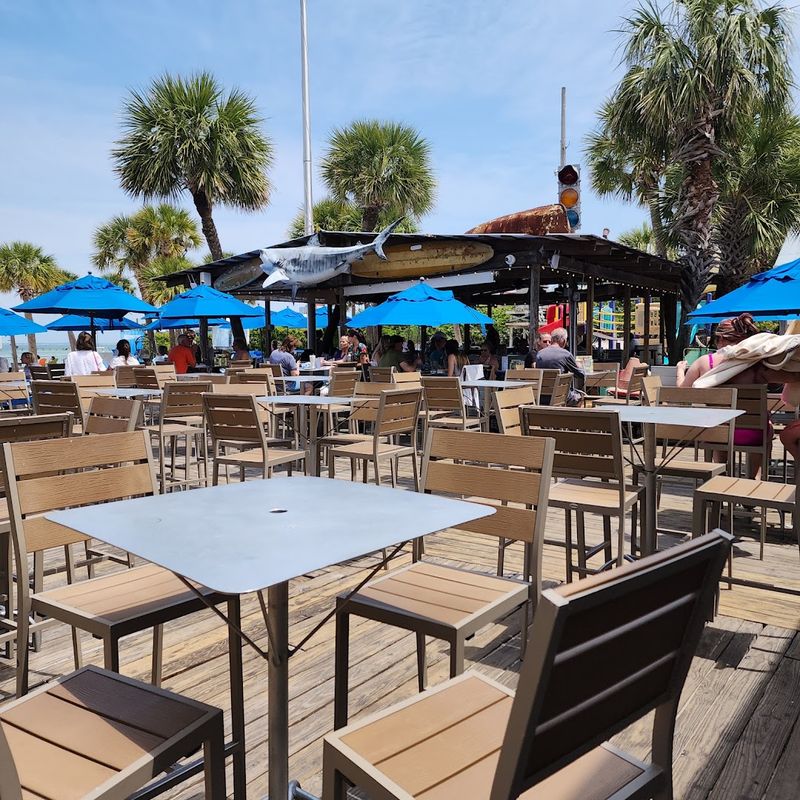 Waterfront Views That Enhance Every Bite