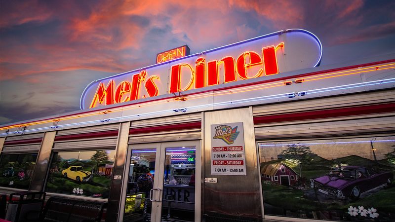 Mel&rsquo;s Classic Diner - Pigeon Forge