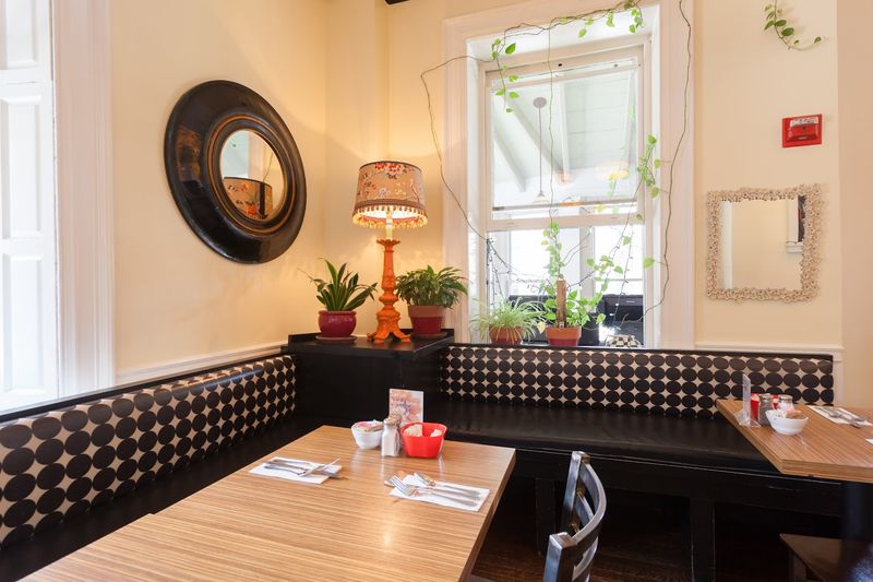 Sabrina&rsquo;s Caf&eacute;