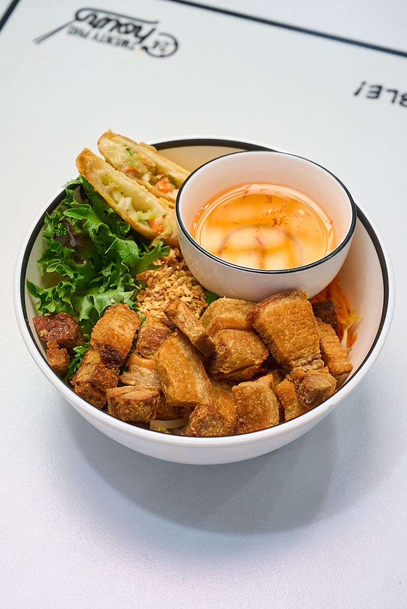 Crispy Pig Bowl Combines Vietnamese Flavors with Creative Flair