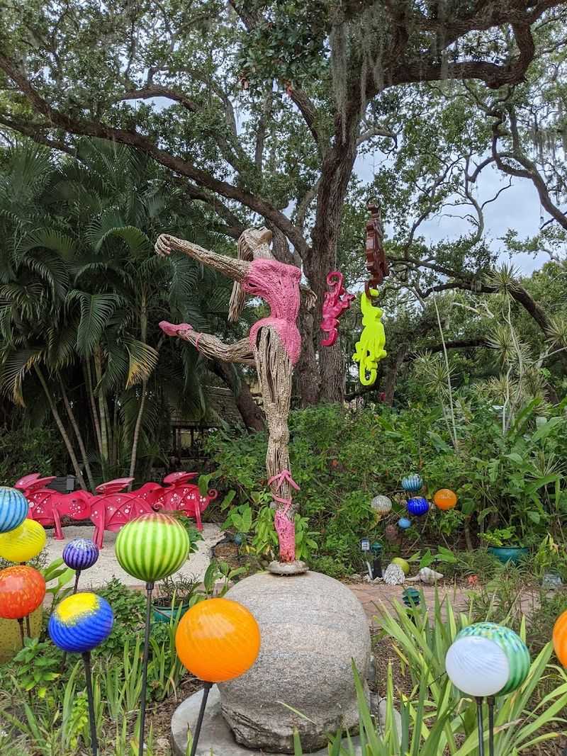 The Outdoor Garden That Turns a Visit Into an Afternoon