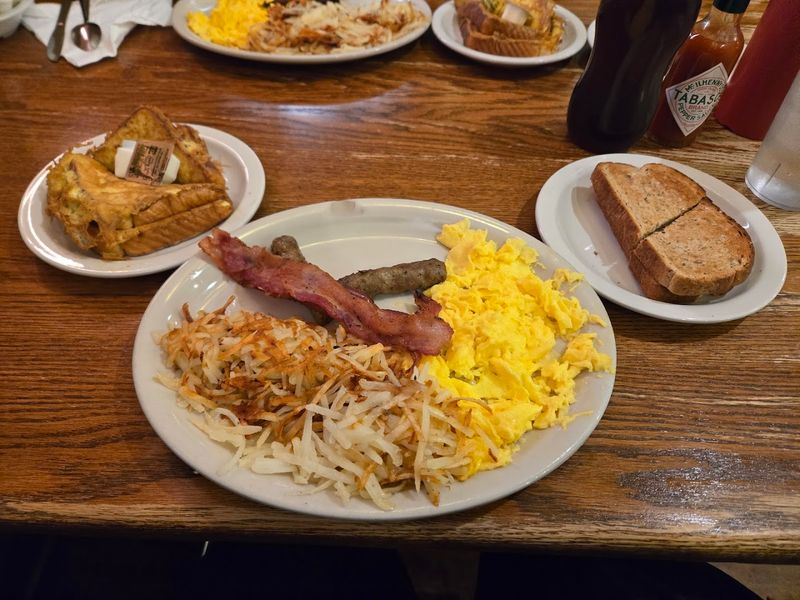 Breakfast Crowd Energy