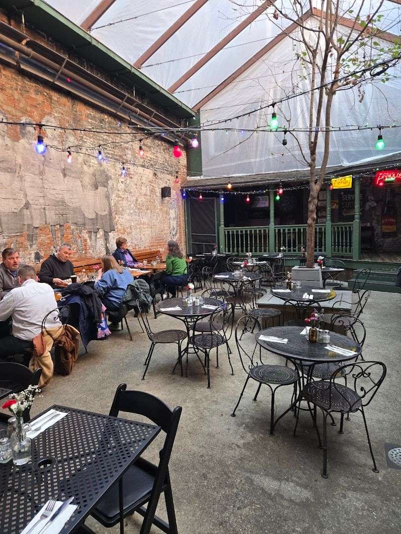Plan Like A Regular: Hours, Parking, Seating