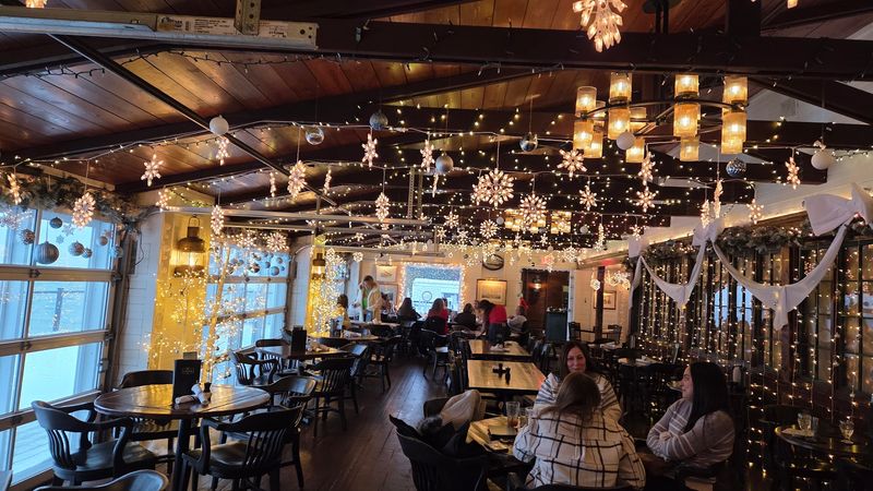 Holiday Jingle Bar Magic