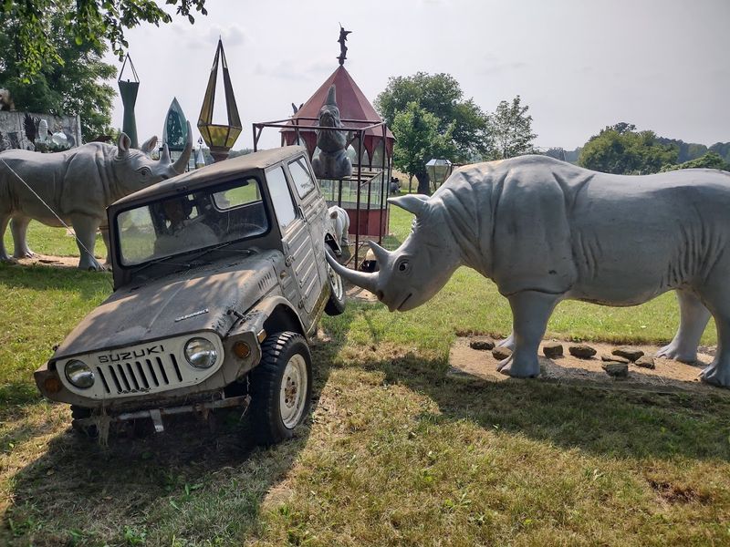 Life-size Statues and Lawn Art Wonderland