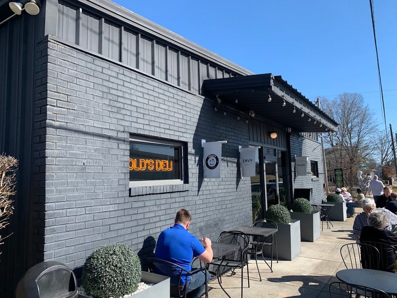 Planning a Visit to Gold's Deli in Columbia