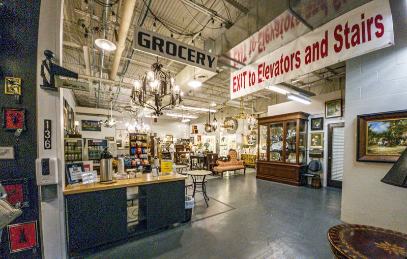 GasLamp Antiques & Decorating Mall — Nashville
