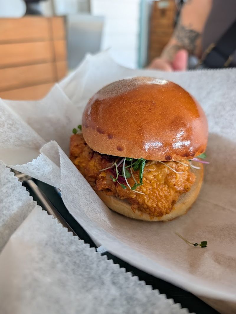 The Chicken Sandwich That Keeps Showing Up in Five-Star Reviews