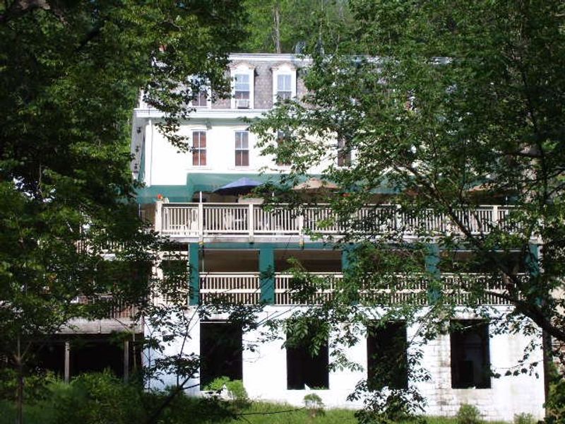 St. Peters Village Historic District Architecture