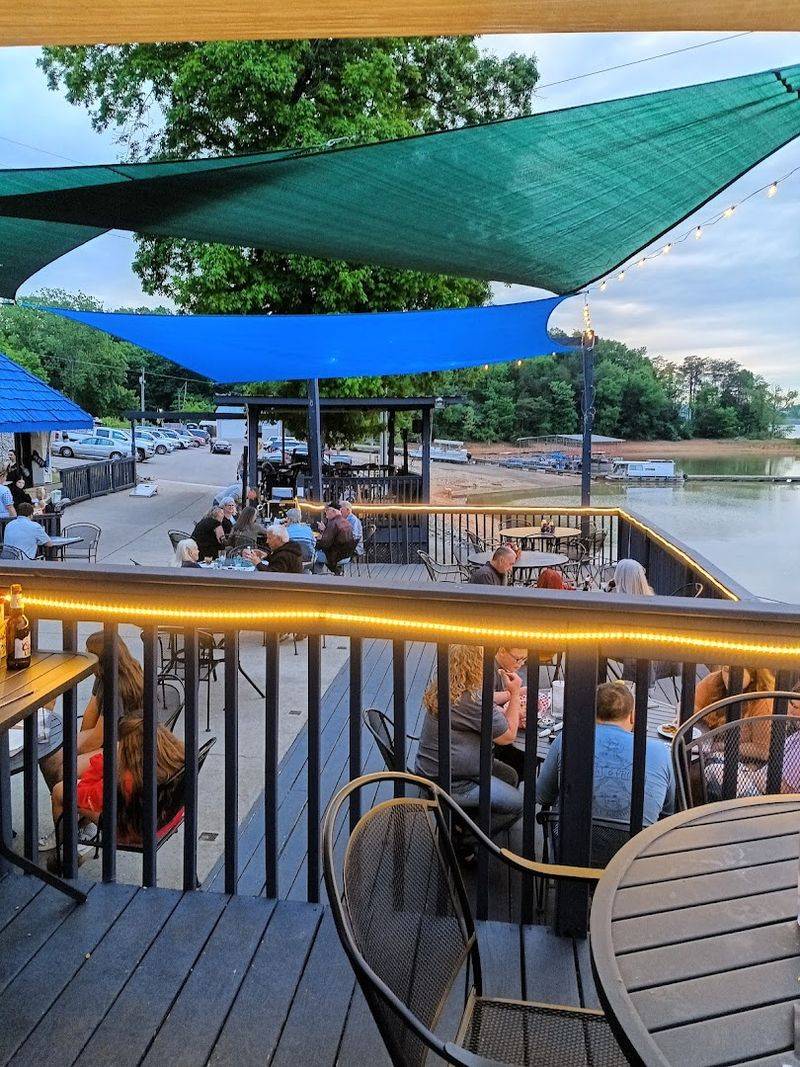 Off The Hook Lakeside Bar & Grille &mdash; Jefferson City