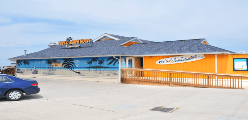 Dock’s Beach House Bar & Grille, Port Clinton