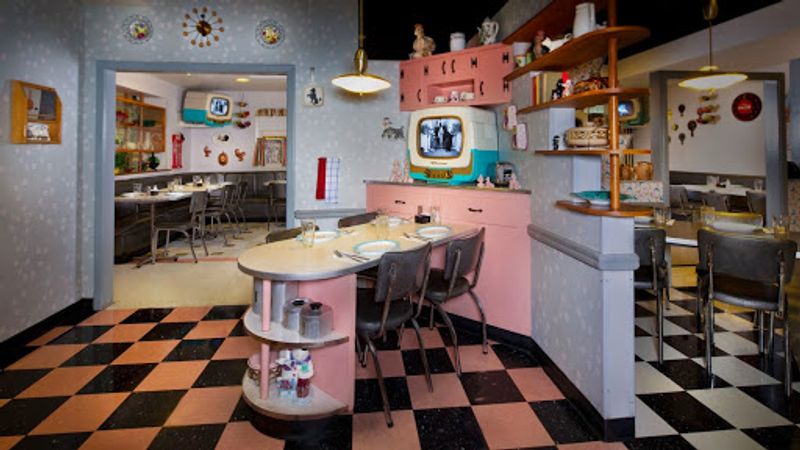 The Iconic 1950s Living Room Atmosphere