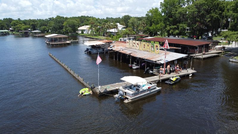 Bass World Lodge & Marina (Crescent City)