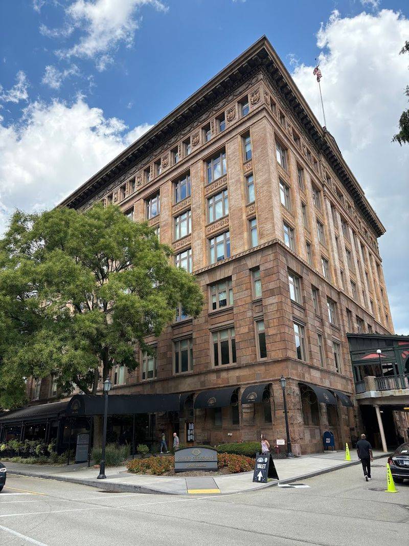 Practical Guide: Hours, Parking, Prices