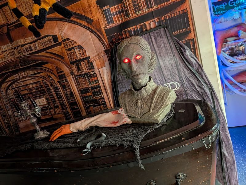Animatronic Jump Scares and Surprises