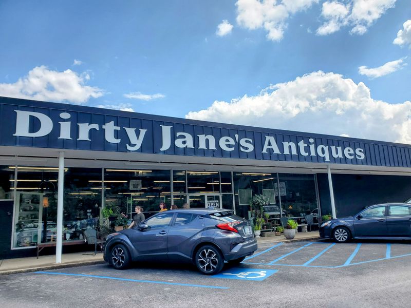 Welcome to Dirty Jane's: A Treasure Hunter's Paradise in Red Bank