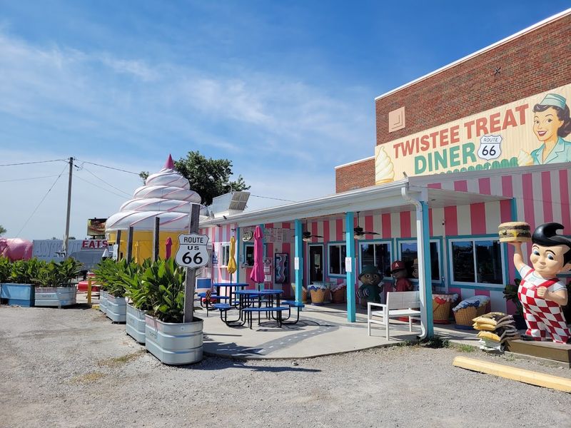 Practical Details: Hours, Location, and What to Expect