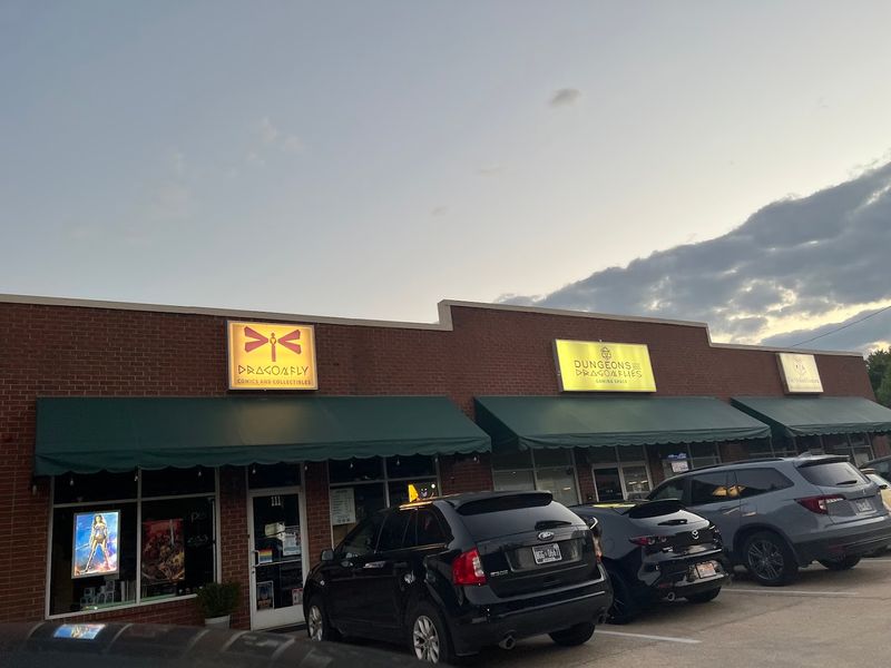 Dragonfly Comics & Collectibles, White House