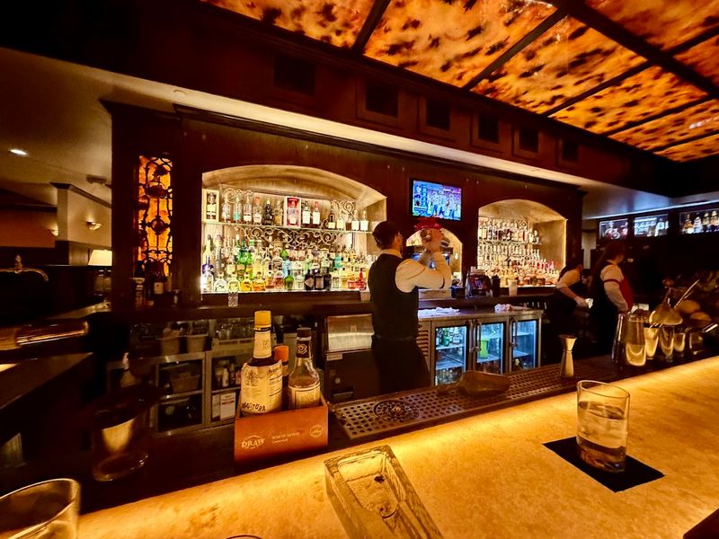 Atmosphere and seating tips