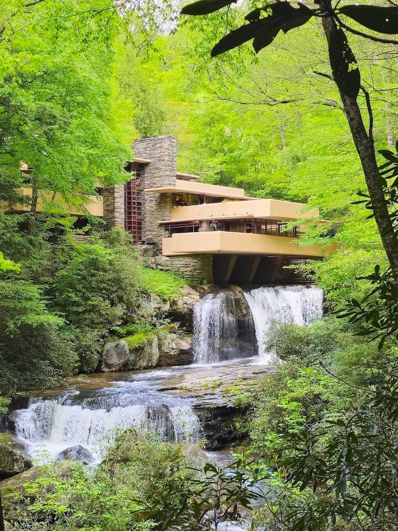 Tour Frank Lloyd Wright&rsquo;s Fallingwater at Water Level