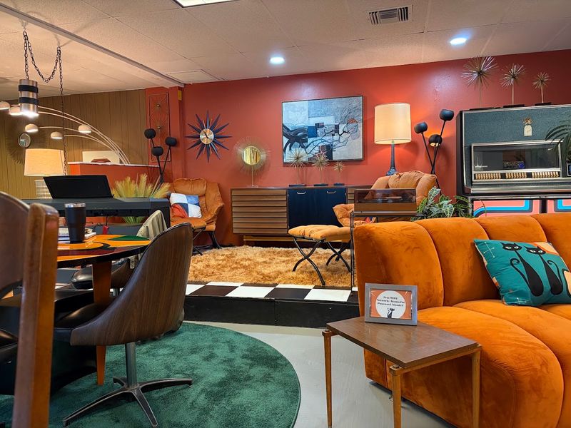 Fully Vintage Furniture and Decor That Actually Works