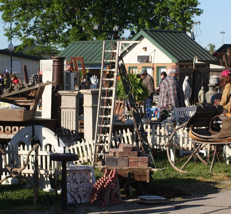Tri-State Antique Market (Lawrenceburg)