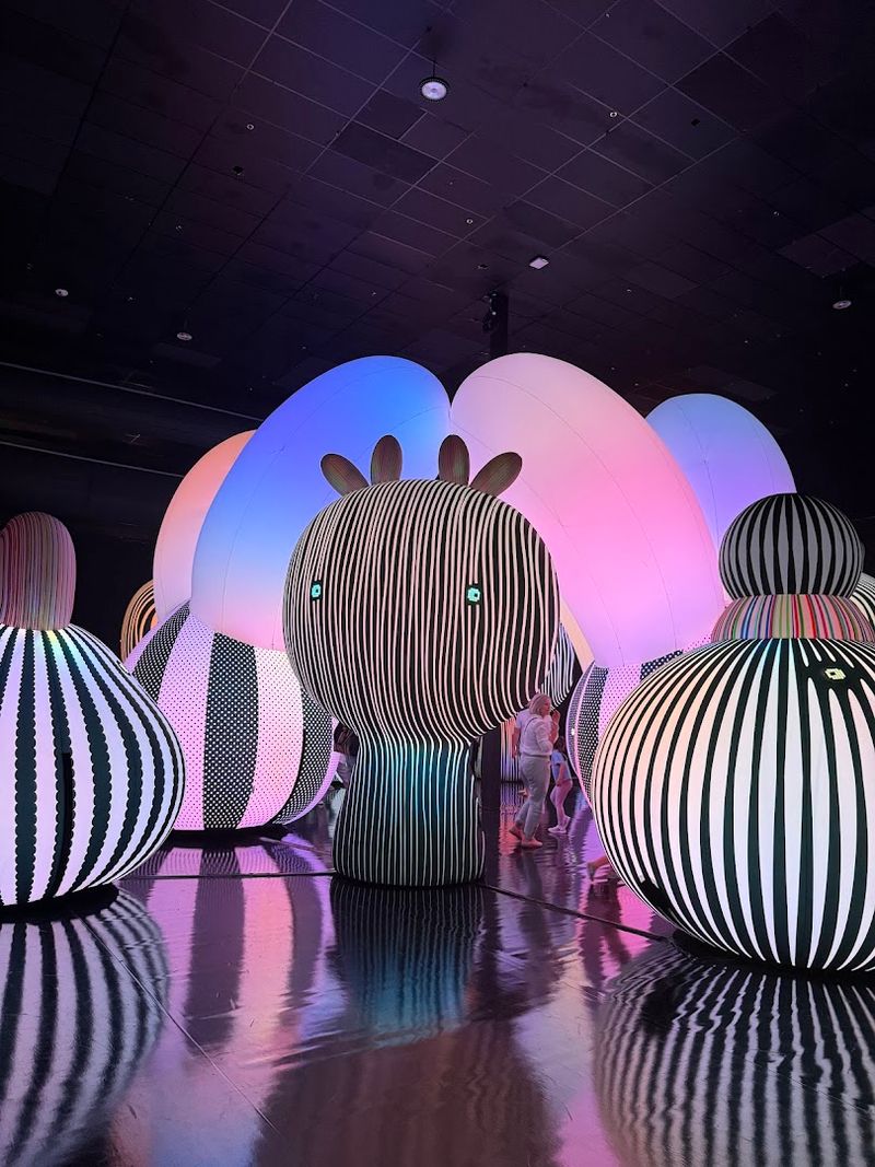 Hypercosmo: A Luminous Journey Through Sound and Light