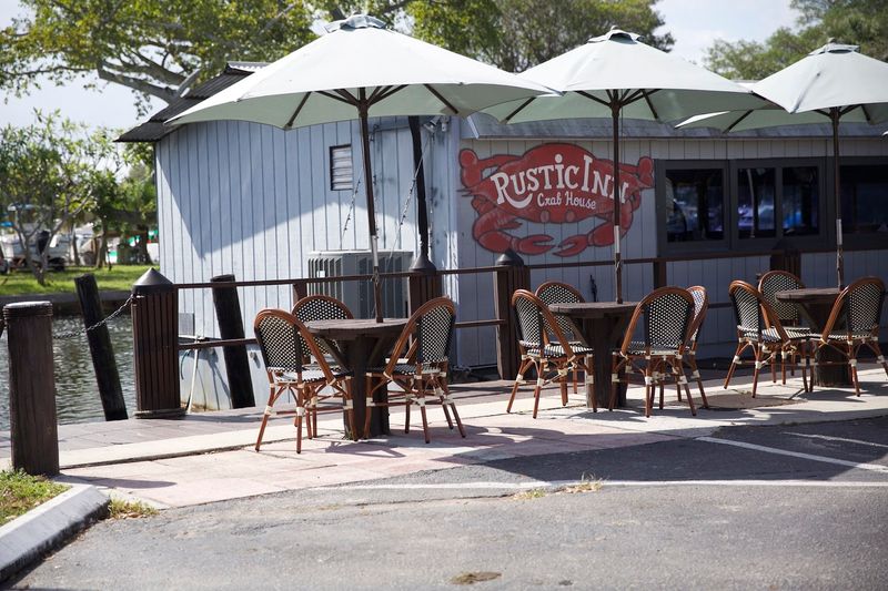 14 Laid-Back Florida Seafood Joints Serving Food That’s Out Of This World