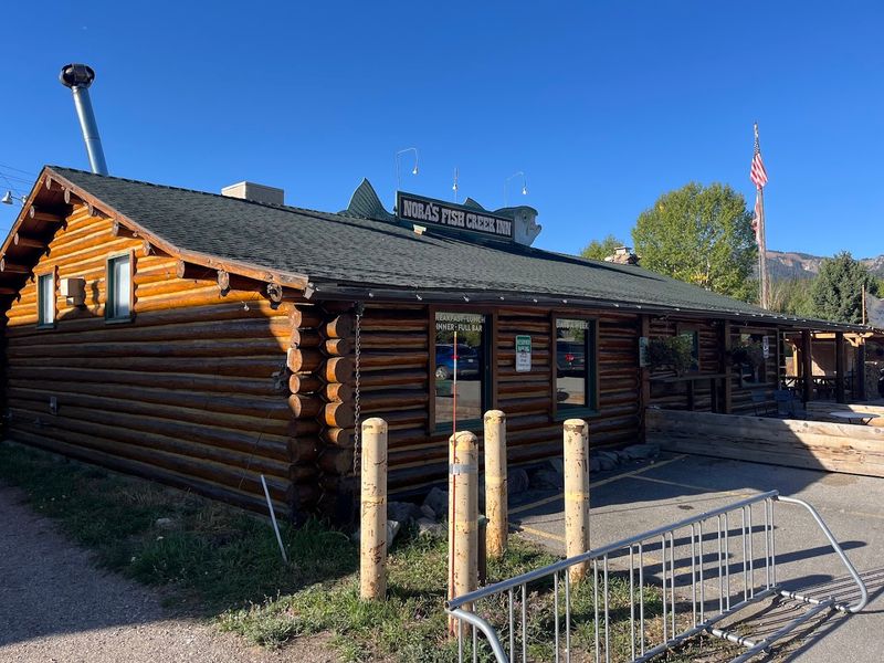 A log cabin breakfast worth the detour