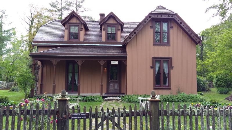 The Story Behind Rugby: Tennessee's Victorian 