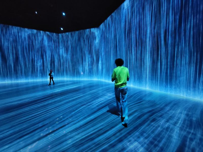 The Massless Clouds Experience: Walking Through Foam-Filled Wonder
