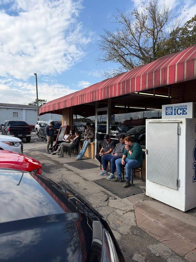 This Knoxville Breakfast Spot Has Locals Waiting in the Front Chairs for a Reason
