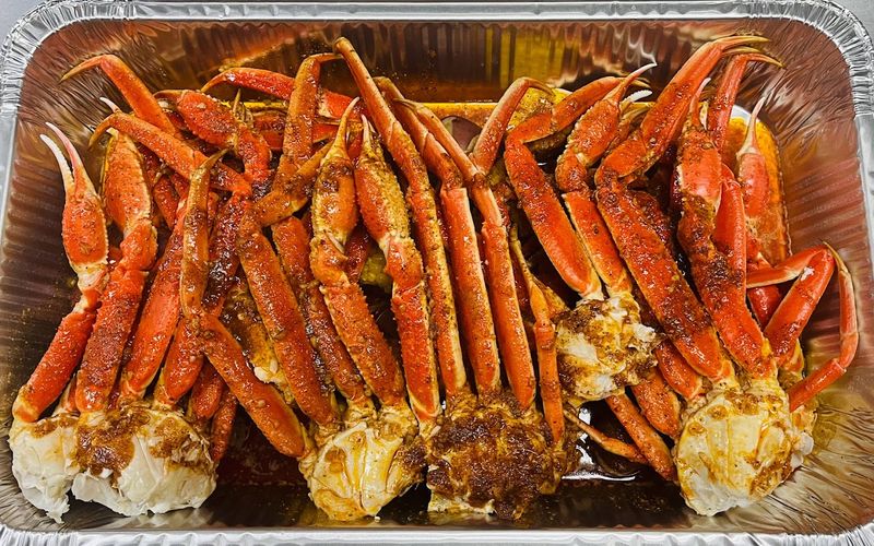 This New Orlando Seafood Boil Is Serving Bottomless Crab Legs Near The Theme Parks