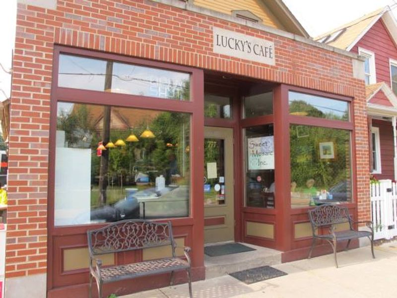Lucky&rsquo;s Caf&eacute;