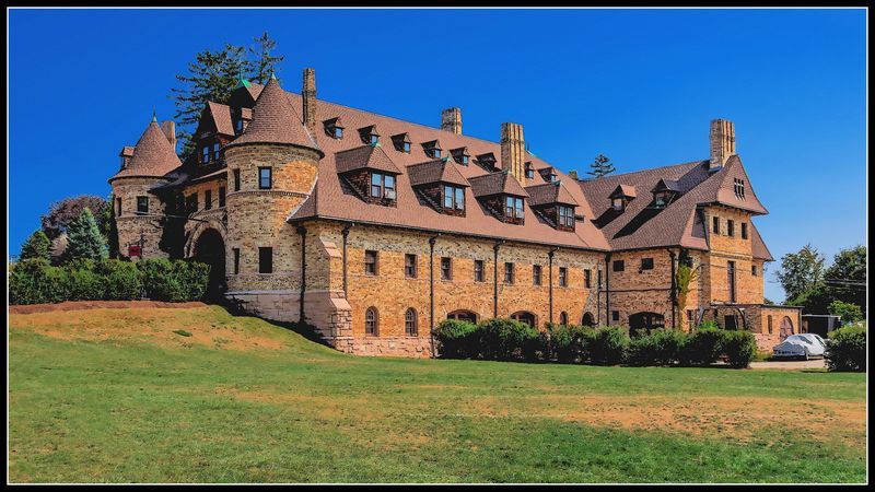 The Carriage House That Sets the Scene