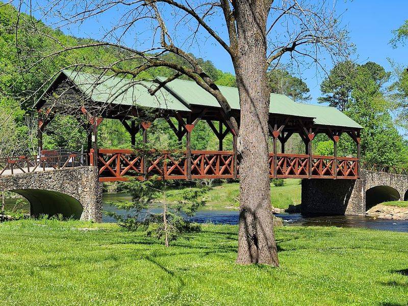 What Makes This Tennessee Town So Appealing To Both Visitors And Would-Be Newcomers