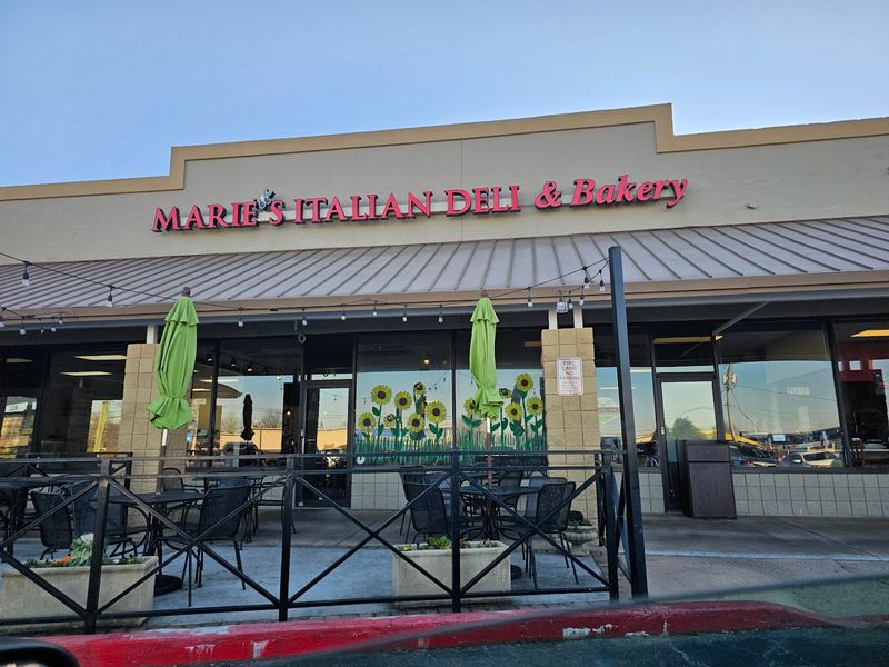 Marie&rsquo;s Italian Deli, Bakery & Market (Cumming)